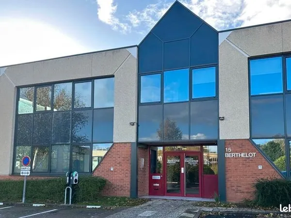 Bureau 321 m²
