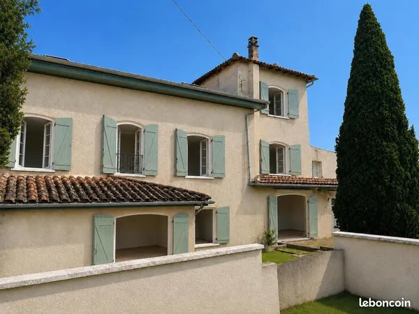 Maison 7 pièces 250 m²
