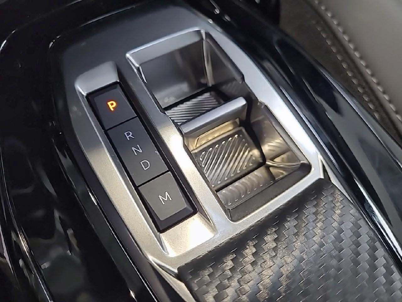 Peugeot 2008 hybrid 145 ch e-dcs6 gt — photo 17