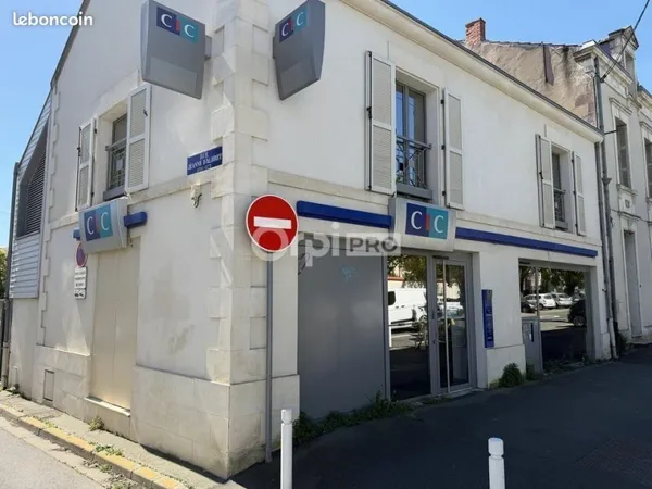Local commercial 144 m²