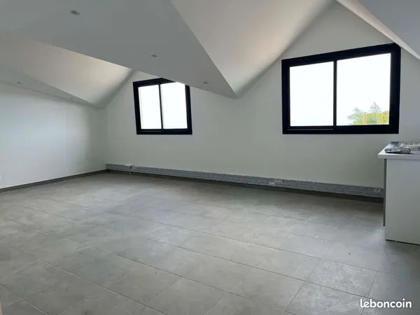 Local commercial 33 m² climatisé - Stella, Piton Saint-Leu - Accès Route des Tamarins 5 min