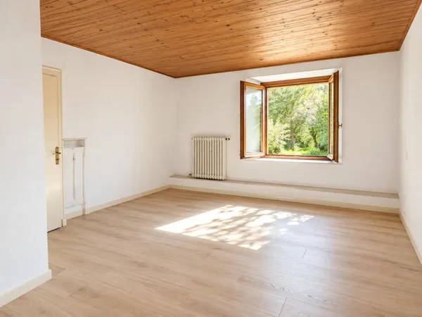 AU CŒUR DU VILLAGE - APPARTEMENT DE CARACTÈRE DE 95 M² À RÉINVENTER