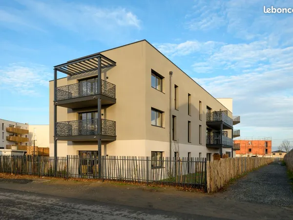 T2 meublé 42m² - résidence récente - stationnement - balcon - services