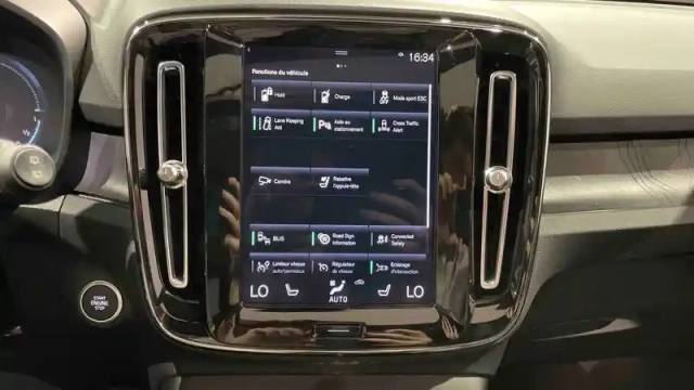 Volvo Xc40 t4 recharge 129+82 ch dct7 — photo 21