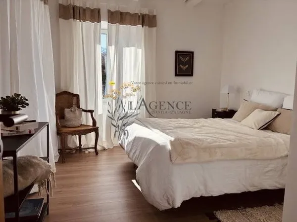 Villa 10 pièces 305 m²