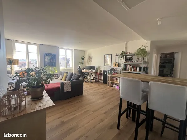 Studio 4 pièces 115 m²
