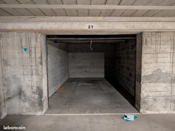 Garage fermé sécurisé