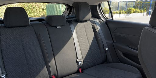 Peugeot 308 1.2 PureTech 130 EAT8 - Business – 2023 – 15167 km – Essence – Boîte Automatique — photo 37
