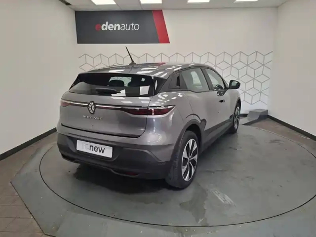 Renault Megane e-tech er ev60 130ch super charge — photo 12
