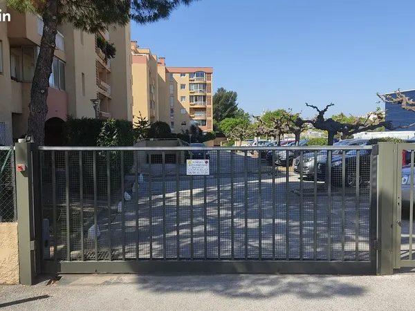 Place de parking en sous-sol sécurisé - Transformable en box fermé
