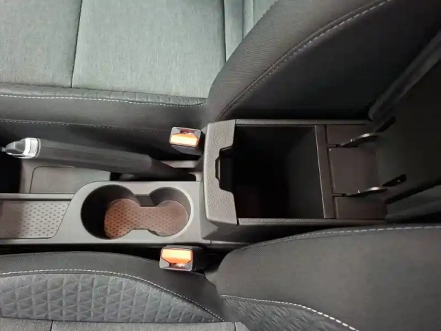 Renault Captur e-tech 145 - 21 — photo 24