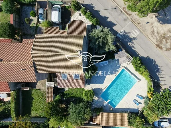 MAISON T5 AVEC PISCINE