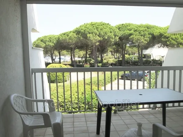 Studio cabine au calme avec vue sur le port et espaces verts,