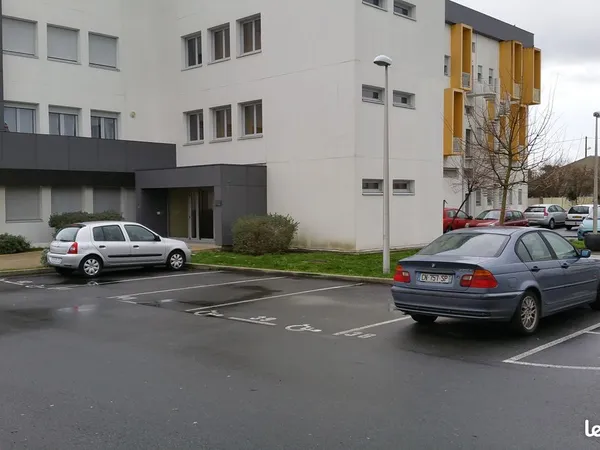 Parking proche porte royale