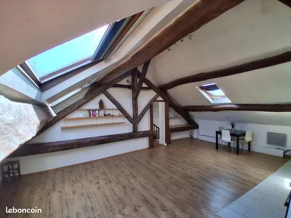 Appartement 3 pièces 52 m² (74 m² au sol) Etage 2/2