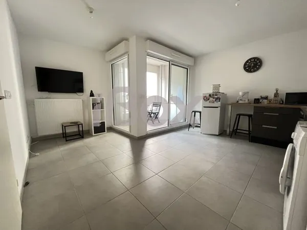 Toulon, Haute ville, 2 pièces, 37M2 entièrement meublé, terr