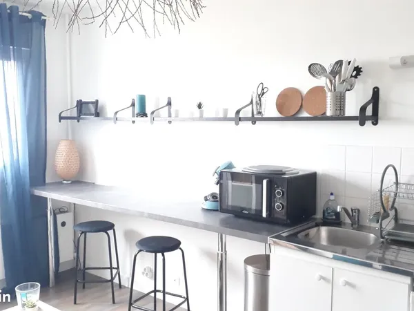 Beau studio meuble et equipe a louer
