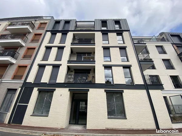 Local commercial 143 m² JOINVILLE LE PONT