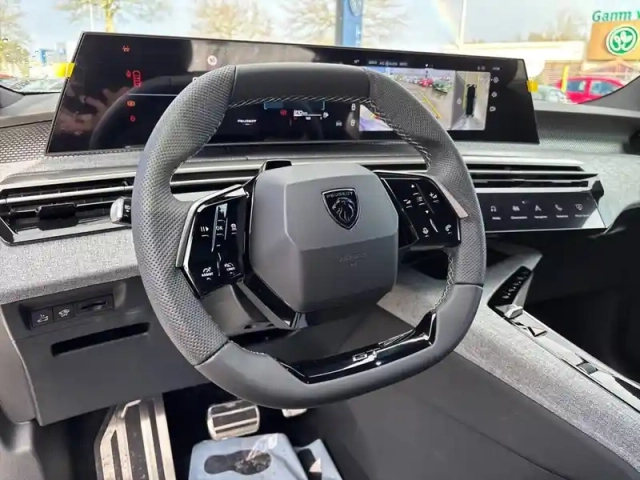 Peugeot 3008 hybrid 145 e-dcs6 — photo 29