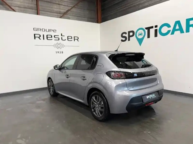Peugeot 208 puretech 100 s&amp;s eat8 — photo 3
