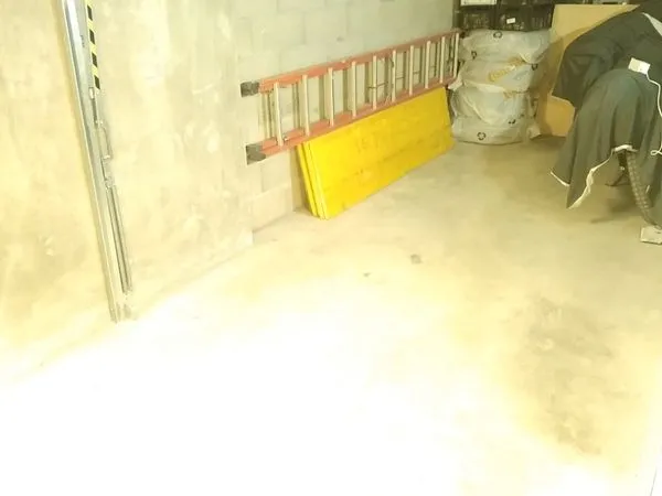 Place Moto, scooter dans garage