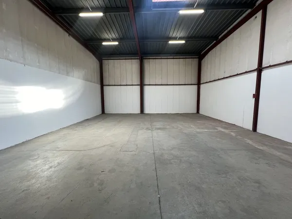 Locaux d'activité - A LOUER - 245 m² non divisibles