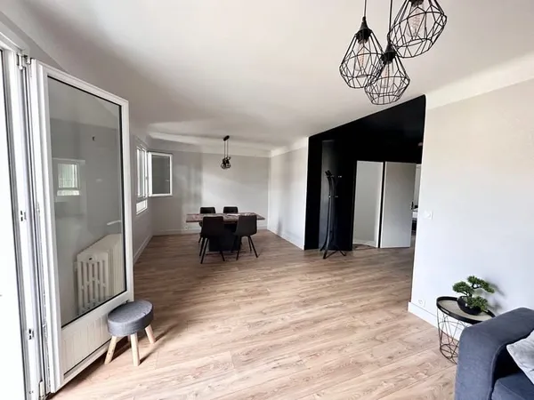 Petit ensemble immobilier de 2 appartements, avec garages, p