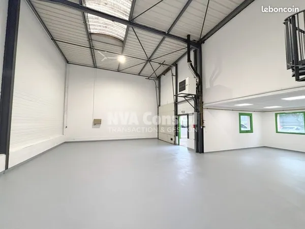 Local 150 m² Taverny