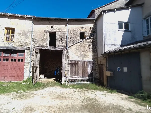Double garage 50m2 centre ruffec