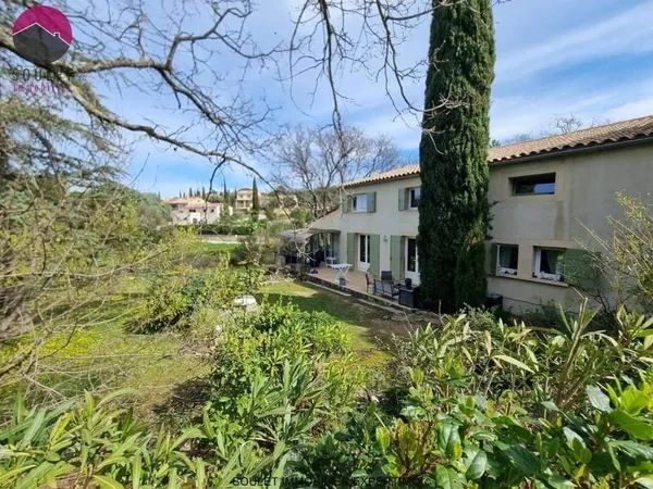 Maison 13 pièces 335 m²