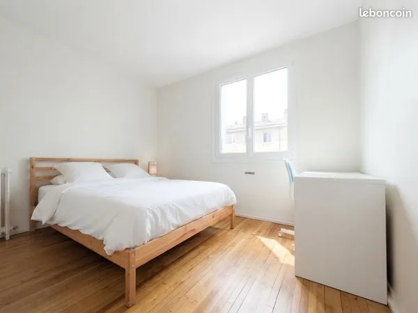 Chambre meublée en colocation - Angers Gare