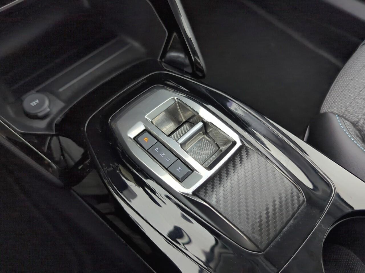 Peugeot 2008 puretech 130 s&s eat8 allure — photo 28