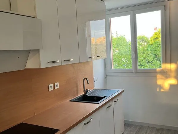 Chambre meublée
