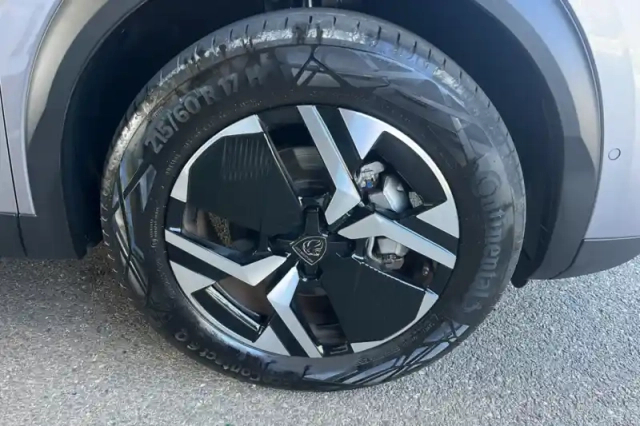 Peugeot 2008 hybrid 136 e-dcs6 — photo 38