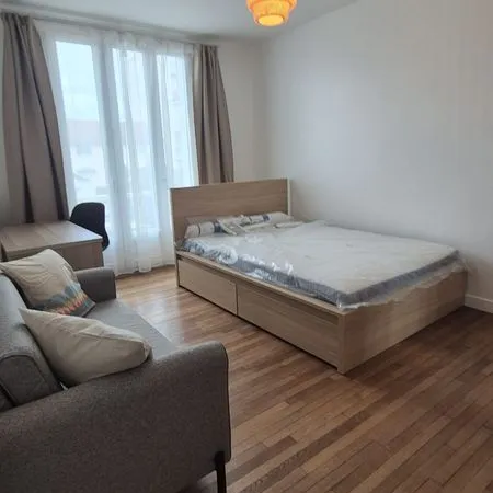 Colocation de Standing — Maison Rénovée à Neuf avec Grand Jardin & 2 Cuisines — 8 min RER A Nanterre