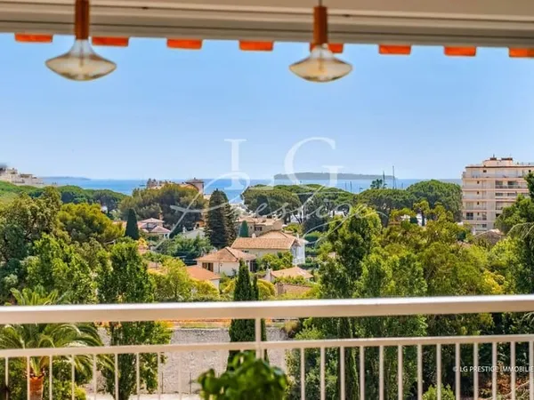 Appartement vue mer avec plage et commerces a pied