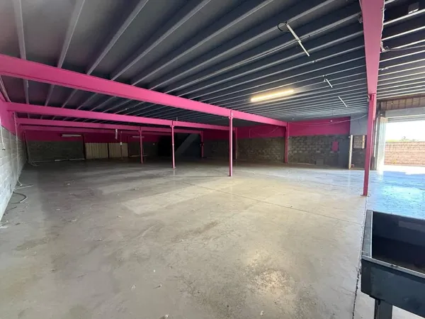 Entrepôt ZI CHAUDRON de 600 m2 + 575 m2 mezzanine