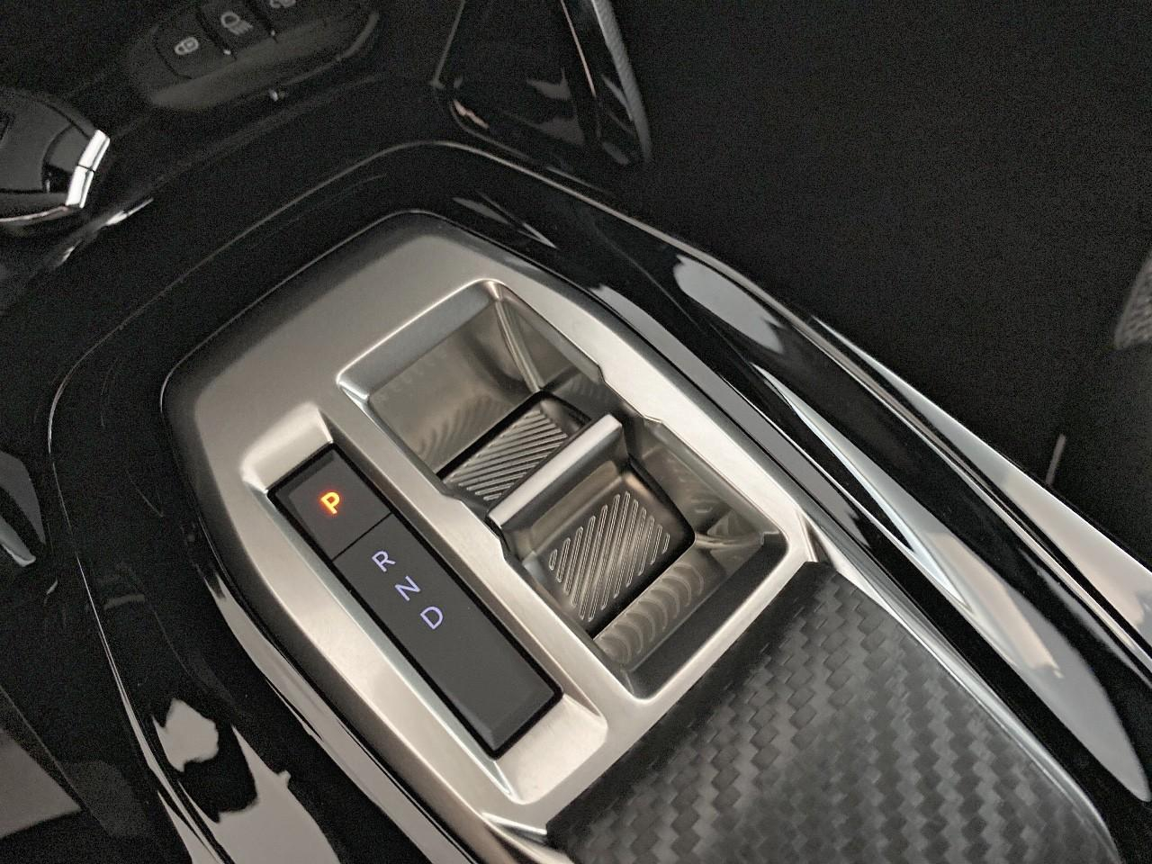 Peugeot 2008 hybrid 145 ch e-dcs6 allure — photo 15