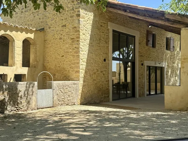 Mas rénové 193 m2 avec piscine