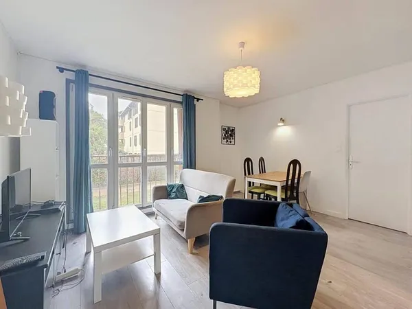 Studio 5 pièces 75 m²