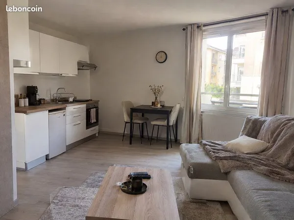 Studio 27 m2 - Rénové et agréable à vivre