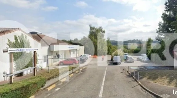 Local commercial 216 m²