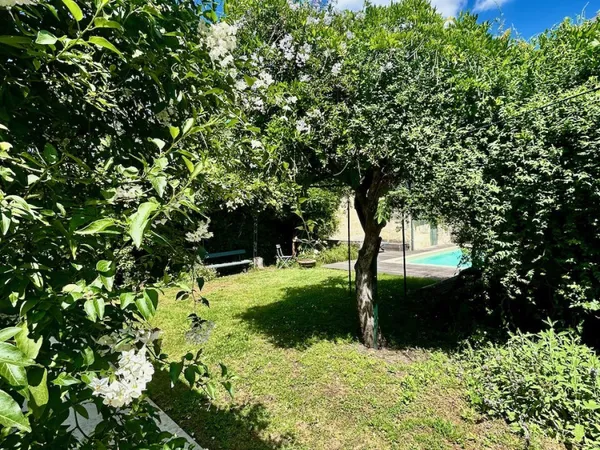 Maison jardin et parking