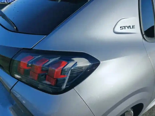 Peugeot 208 puretech 75 s&amp;s bvm5 — photo 37