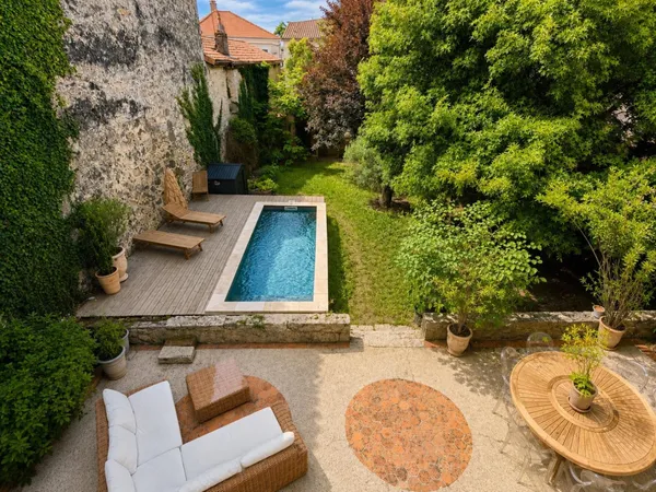 Maison de maître d'exception avec piscine au coeur de Casteljaloux