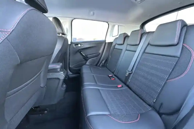 Peugeot 2008 puretech 130ch s&amp;s bvm6 — photo 10