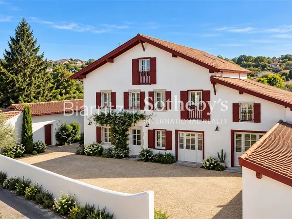 Splendide maison traditionnelle Basque à 10 mn des plages
