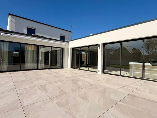 Maison contemporaine - 216 m2 - espace détente - GUILERS