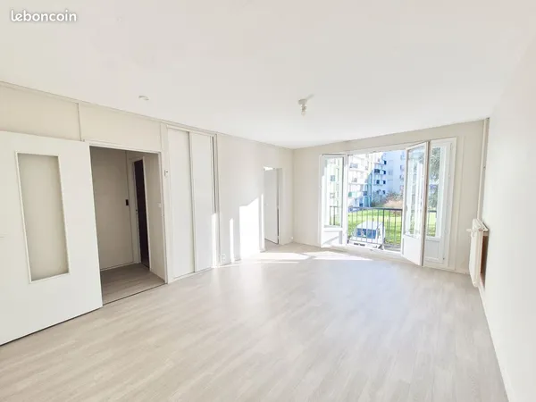 T1 de 33 m² avec balcon et vue dégagée - Tours sud