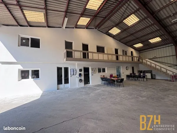 Local 885 m² LORIENT